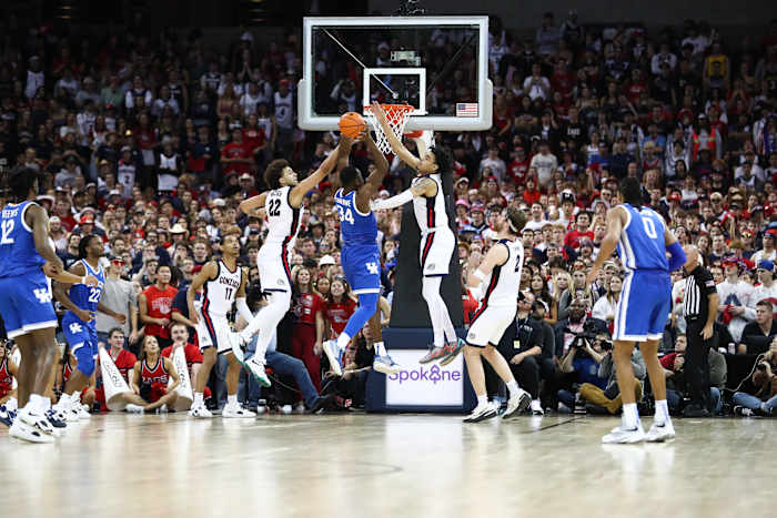 gonzaga bulldogs kentucky wildcats spokane arena erik smith30